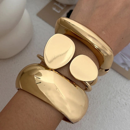 Evelyn Bangles