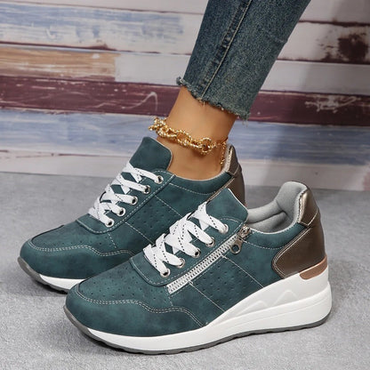 Bella Sneakers